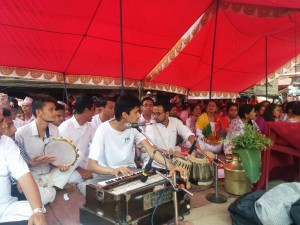 3a. Public Bhajan at Dattatraya            
